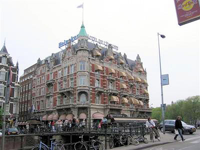The Hotel de l'Europe, with a canal that passes in front and goes around the side