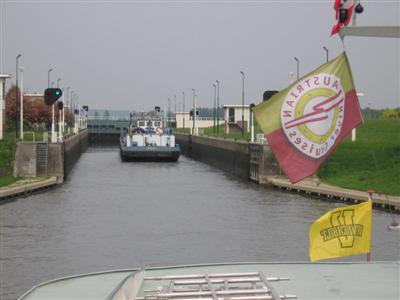 The first of many locks.  At the end of the trip, the locks were much deeper.