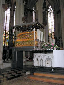 The gold shrine behind the alter