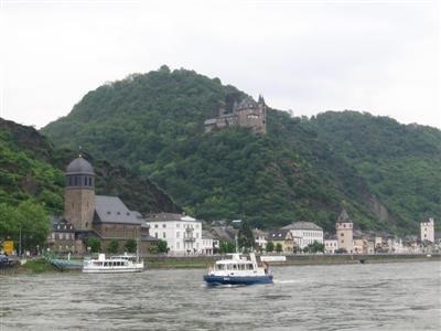 The Burg Katz (cats), above St Goarshausen, is a counterpart to Burg Maus (mouse) and has a lovely view of the Loreley upstream